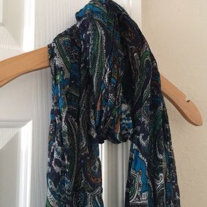 SOLD!! Scarf (BOGO 1/2 OFF ALL SCARVES 🤑)